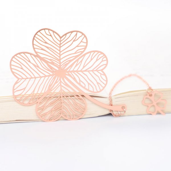 Metal Creative Paper Pattern Hollow Plating Maple Leaf Tassel Apricot Leaf Bookmark